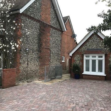 Апартаменты The Coach House 75 Epsom Road Гильдфорд Экстерьер фото